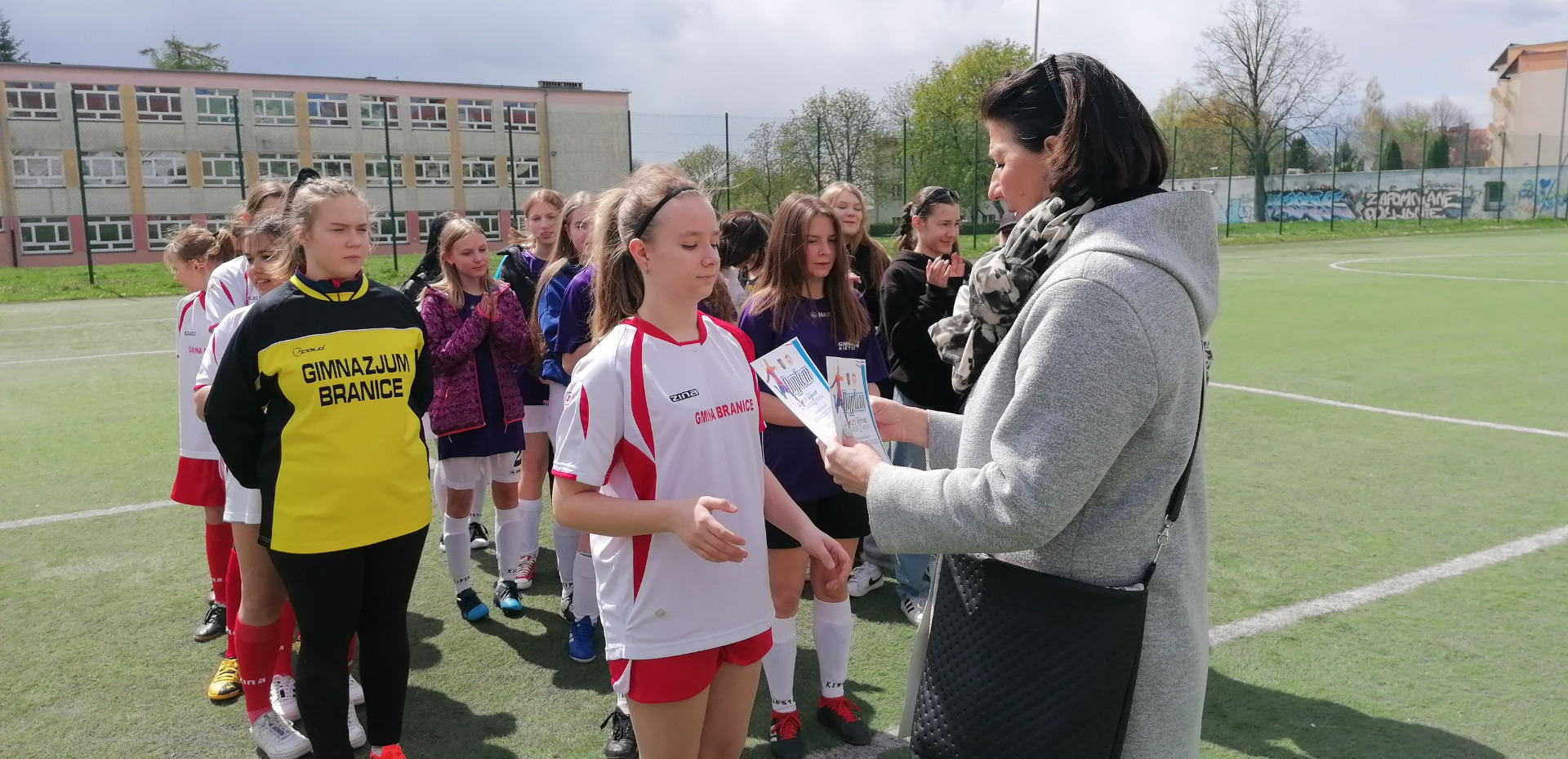 Mistrzostwa Powiatu w Piłce Nożnej Dziewcząt - Obrazek 5