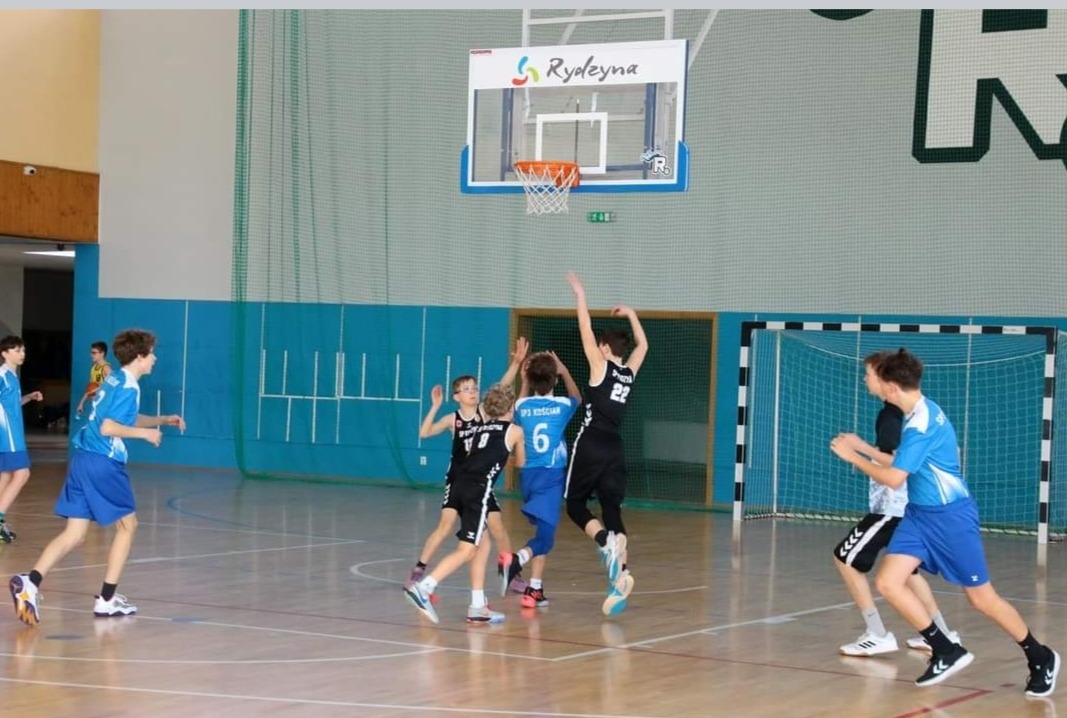 III miejsce naszej drużyny w Mistrzostwach Rejonu Leszczyńskiego w koszykówce chłopców w kategorii Dzieci - Obrazek 4