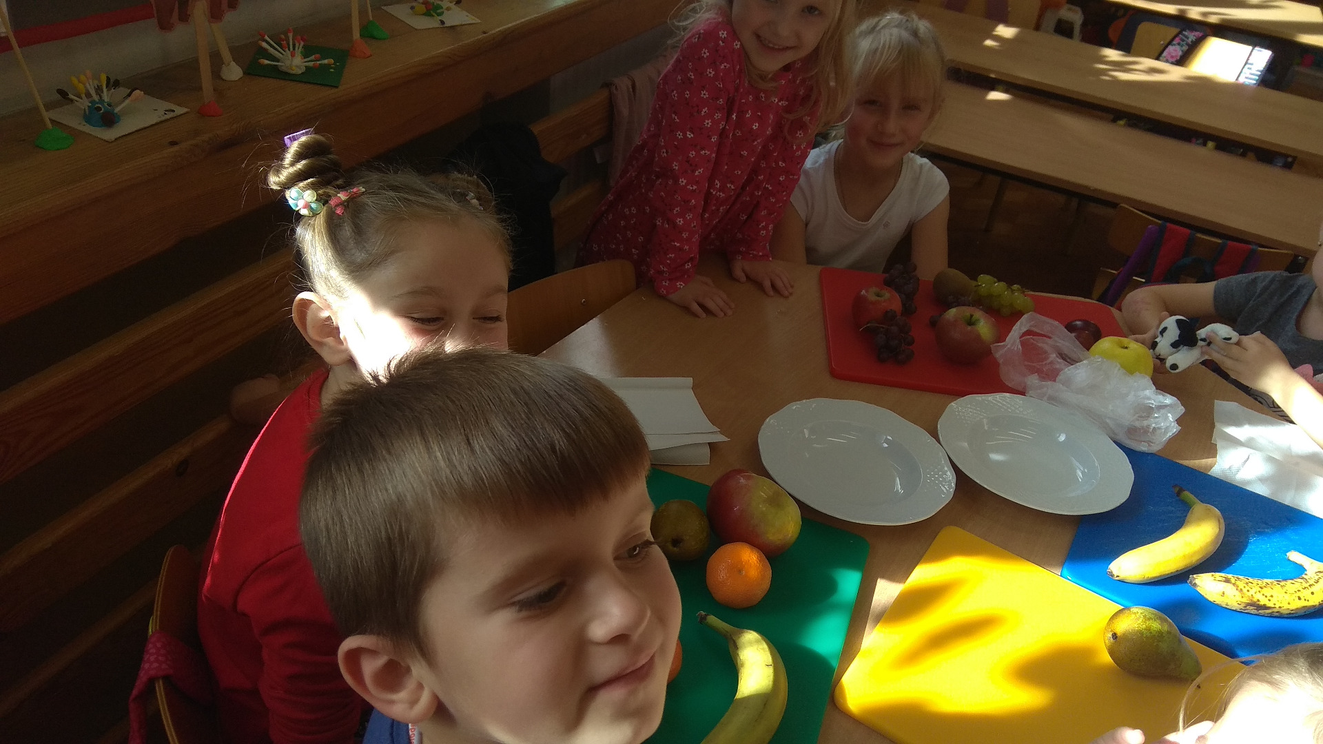 Jesienna sałatka owocowa w przedszkolu. - Obrazek 1