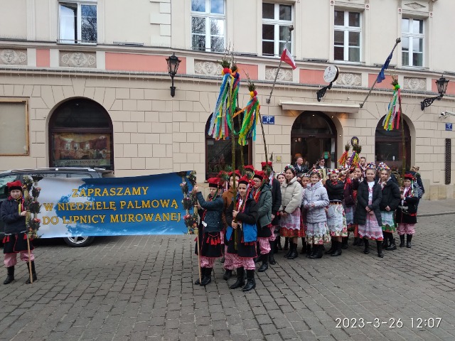 Nasi uczniowie w Krakowie na promocji Niedzieli Palmowej  - Obrazek 2