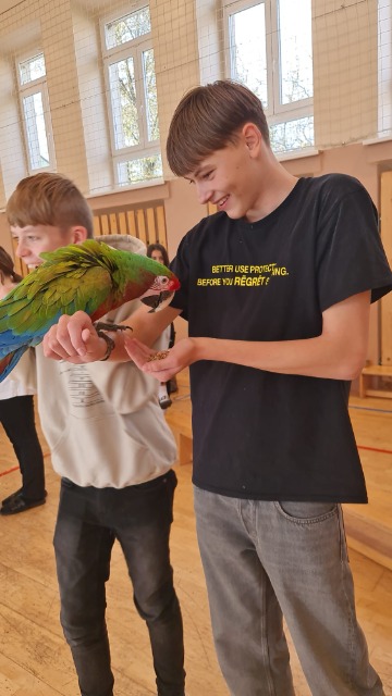 ARAKOVO - Enviromentálny vzdelávací program s papagájmi - Obrázok 1