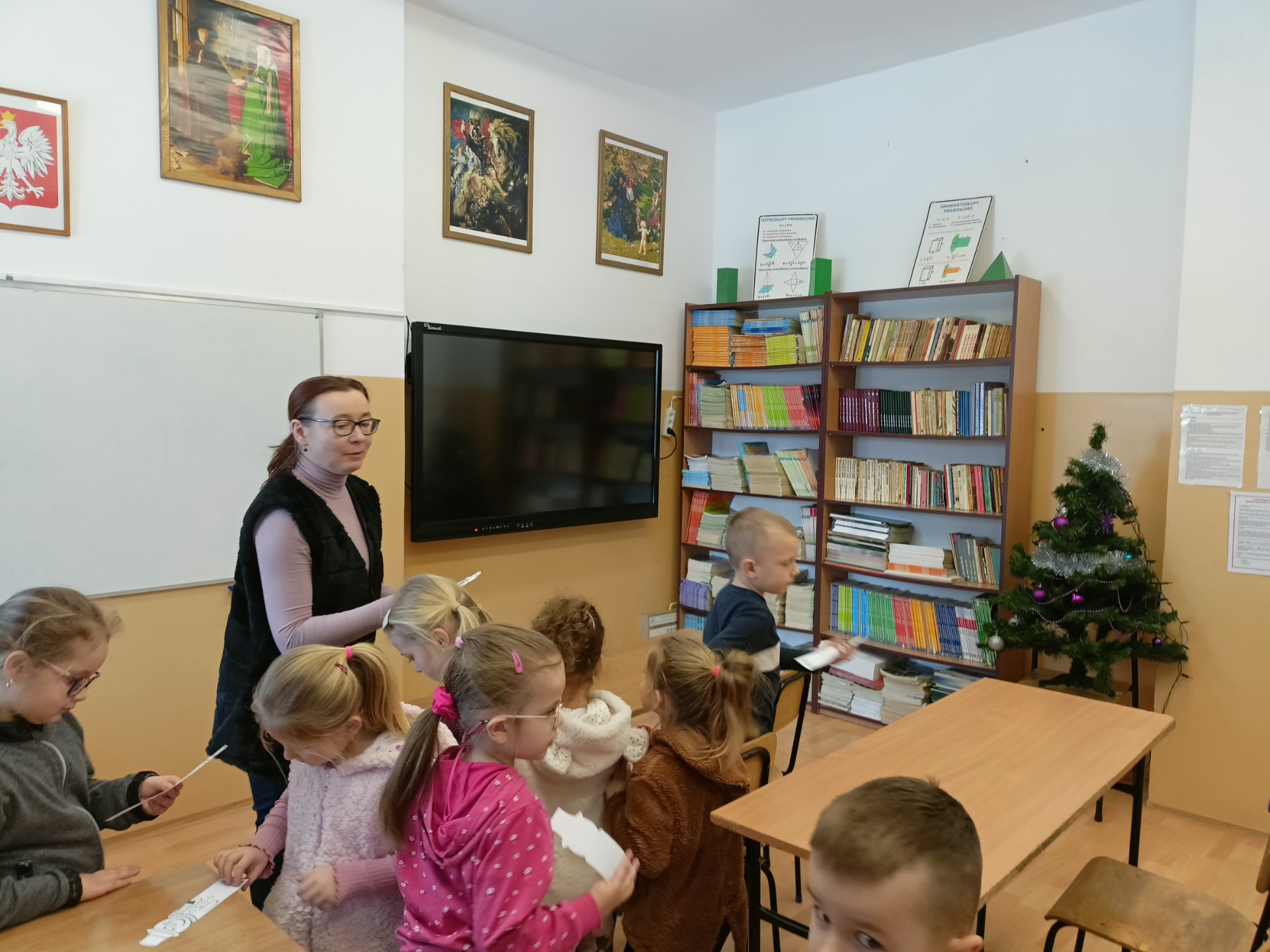 Pierwsza wizyta przedszkolaków w bibliotece szkolnej - Obrazek 6