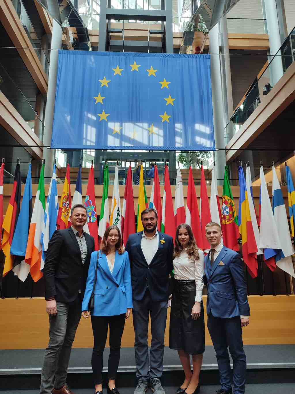 Mladí Európania v centre EÚ - Obrázok 1