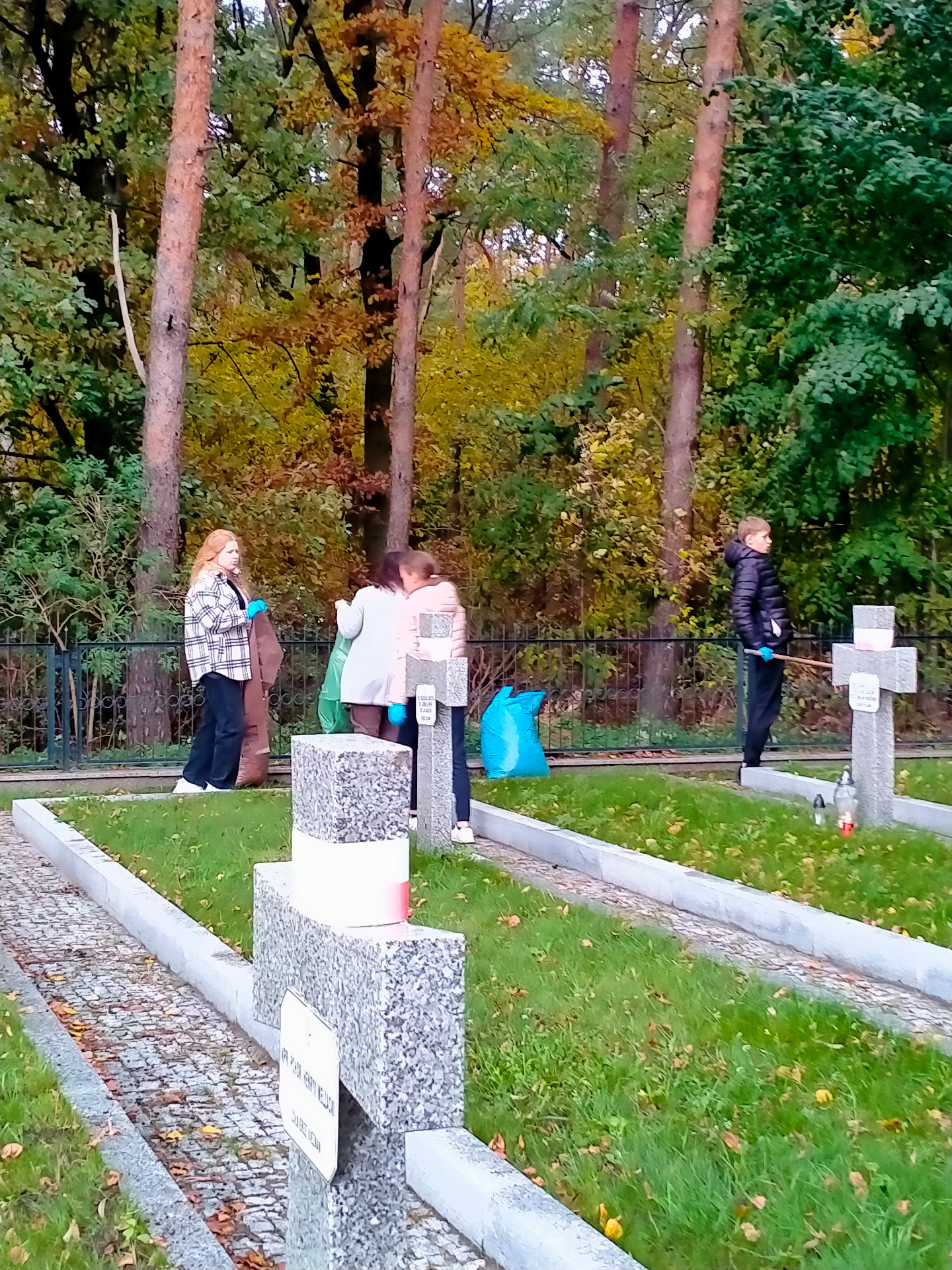 Wizyta na Cmentarzu Wojennym w Guźni - Obrazek 3