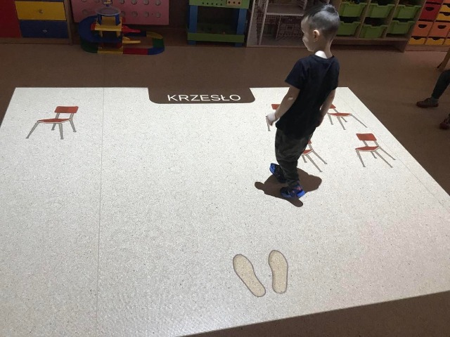 Zabawy z podłogą interaktywną w przedszkolu zielonym - Obrazek 2