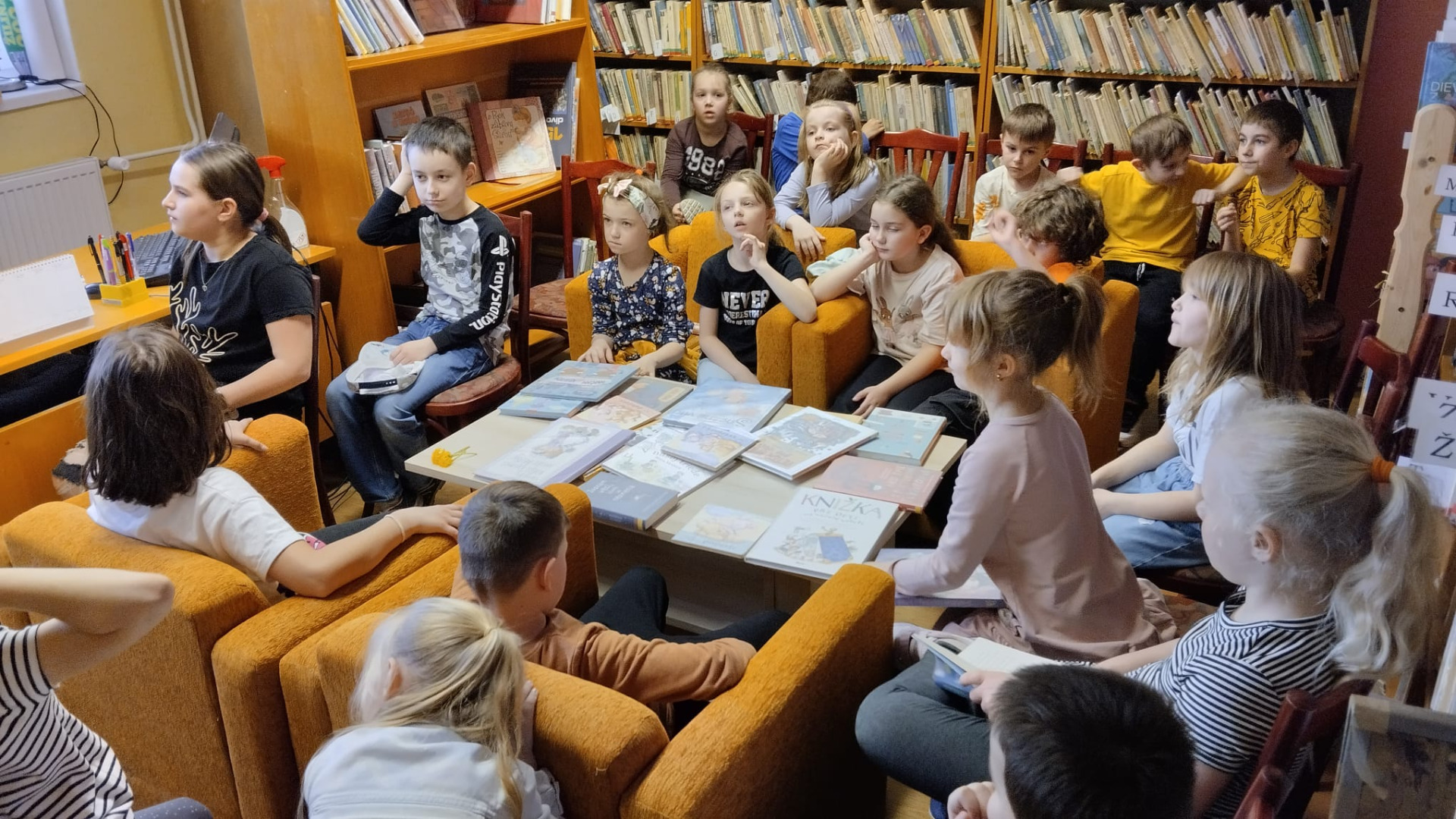 Deti zo školského klubu navštívili obecnú knižnicu - Obrázok 4