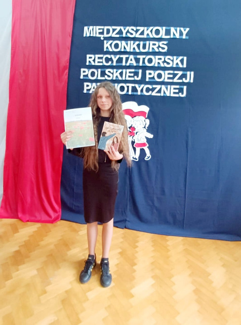 Sukcesy naszych uczniów w Międzyszkolnym Konkursie Recytatorkim Polskiej Poezji Patriotycznej - Obrazek 4