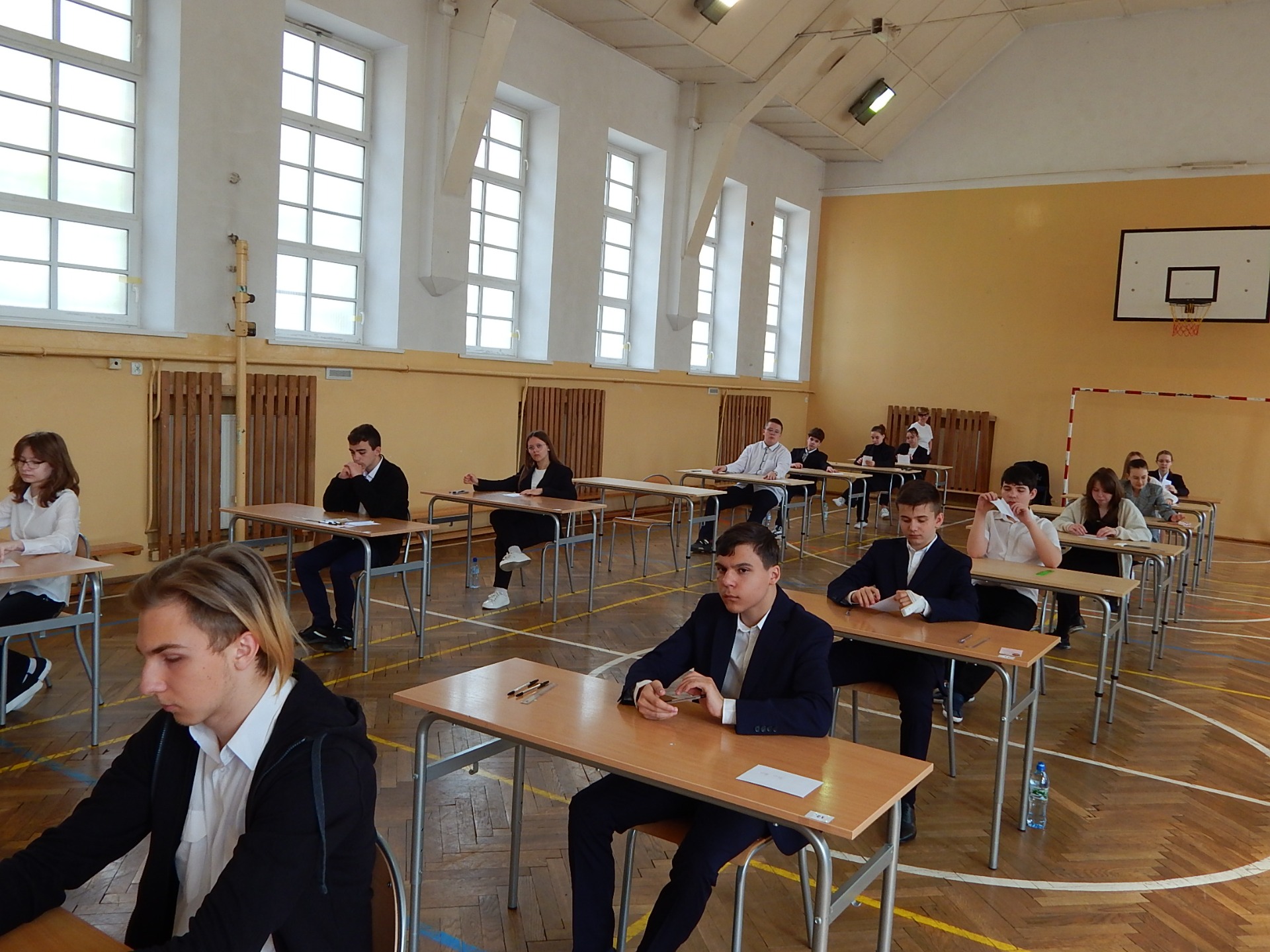 Uczniowie SP Nr 2 im. M. Kopernika w Olecku przed Egzaminem Ósmoklasisty z matematyki