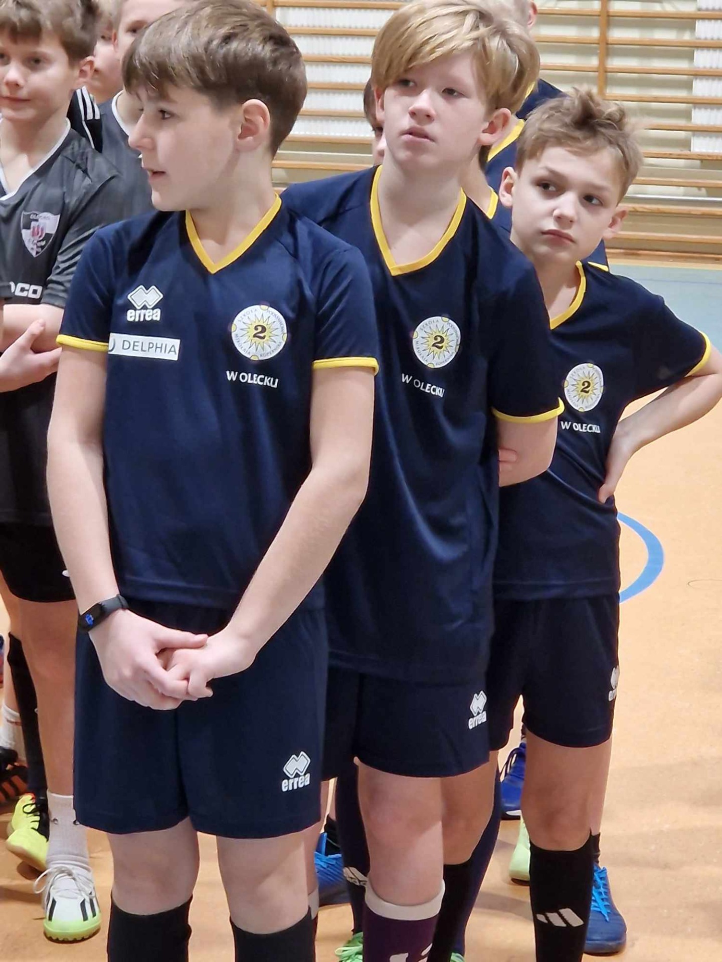 Uczniowie Szkoły Podstawowej Nr 2 im. Mikołaja Kopernika w Olecku podczas Mistrzostwa Powiatu Oleckiego w mini piłce nożnej chłopców. 