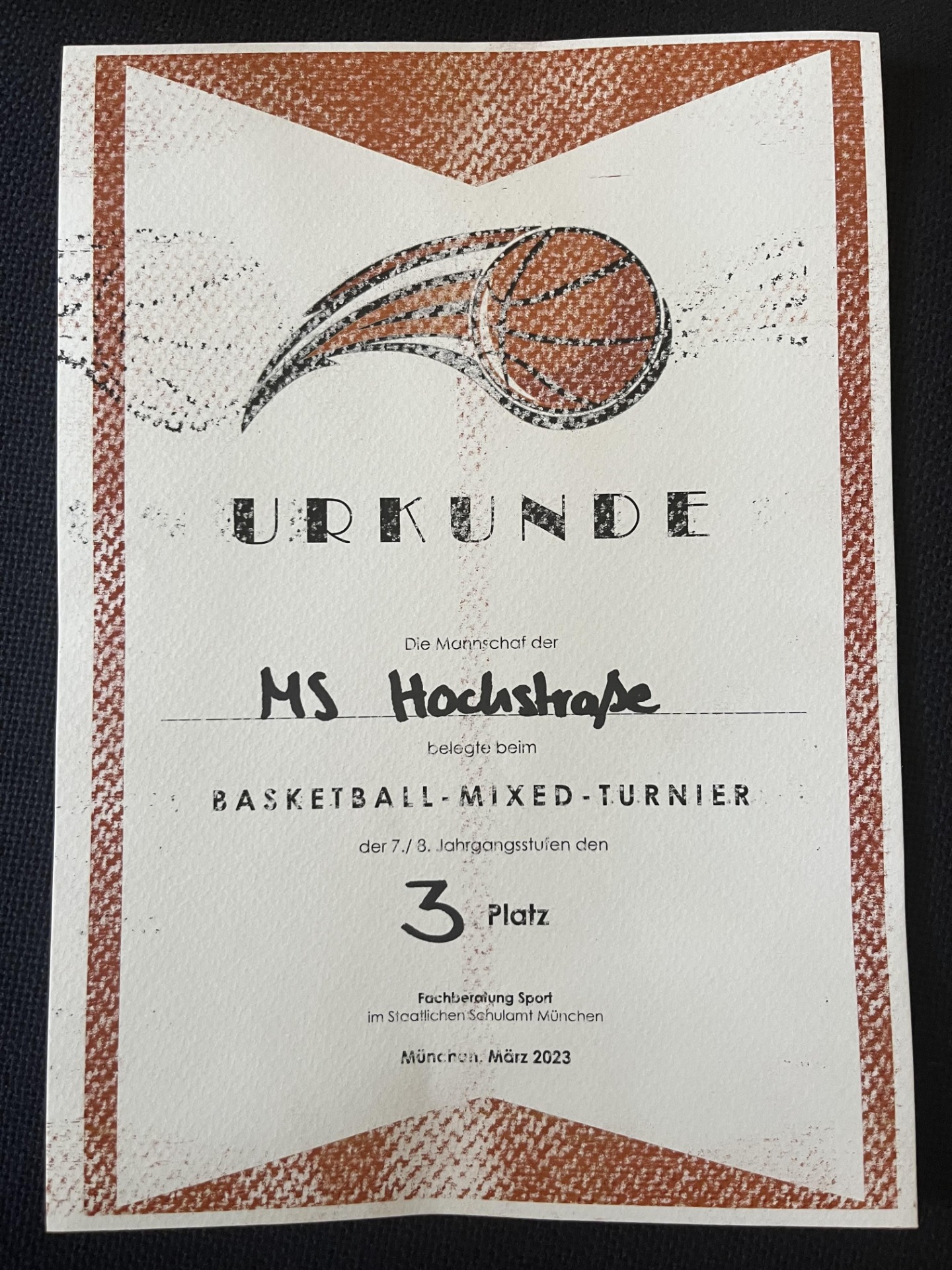 Herzlichen Glückwunsch! 3. Platz beim Basketball-Turnier von 10 Münchner Mittelschulen - Bild 1