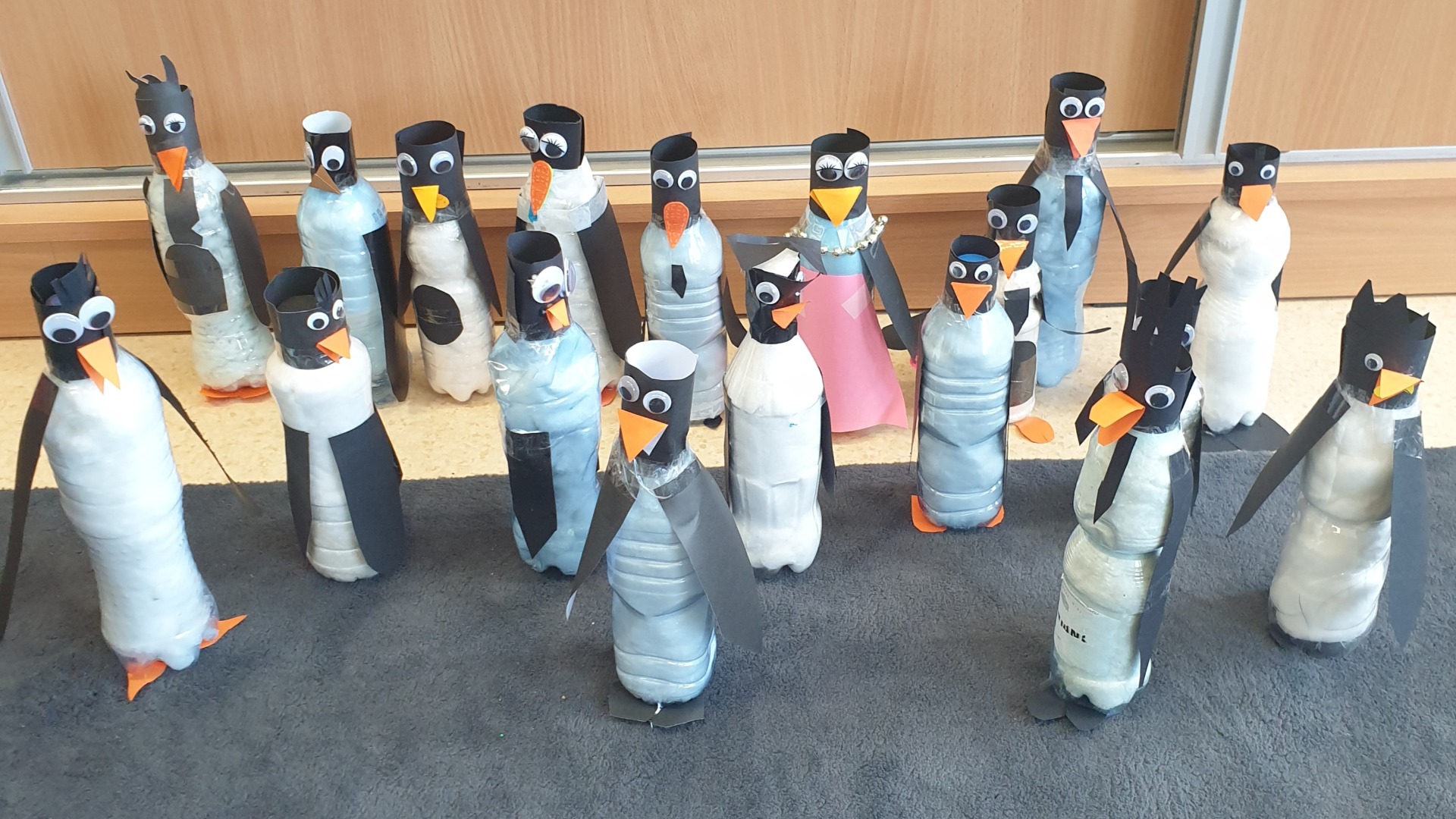 Pingwiny na zajęciach artystycznych w klasie 2 - Obrazek 1
