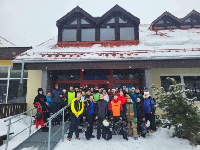 Absolvovali sme lyžiarsky výcvik v Tatranskej Štrbe - Obrázok 1