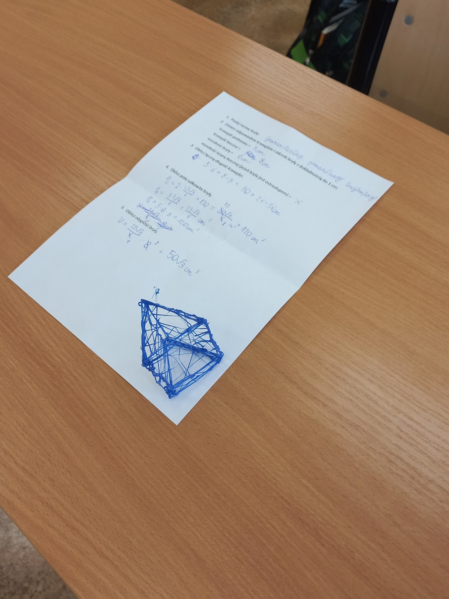 praca uczniów kl. VIII - graniastosłup prawidłowy trójkątny