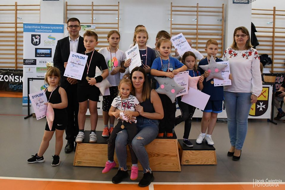 Turniej badmintona o puchar Burmistrza Sulęcina: "Łączymy pokolenia" - Obrazek 1